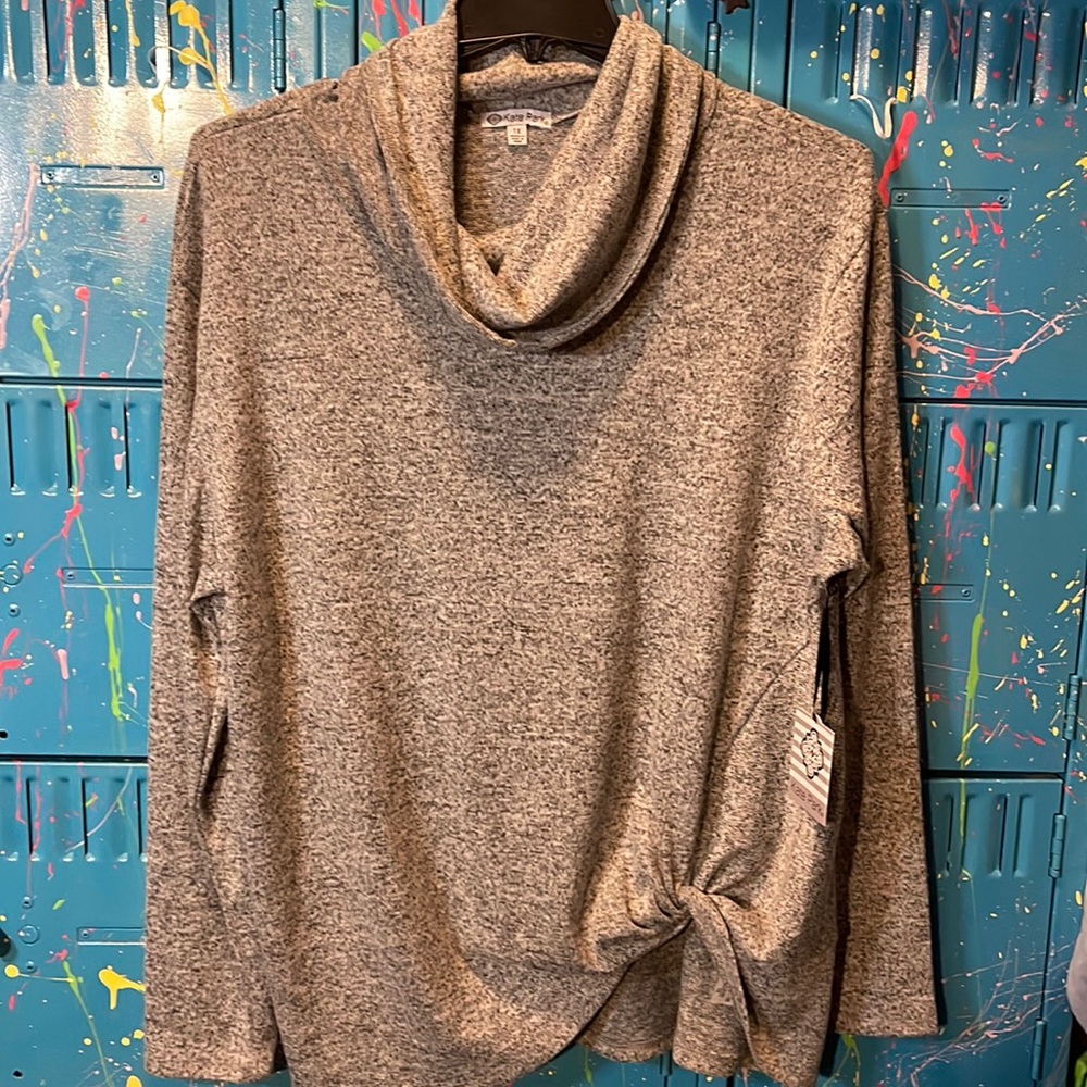 Kate Park.  NWT  Grey sweater. Knot front. 1X. NWT7